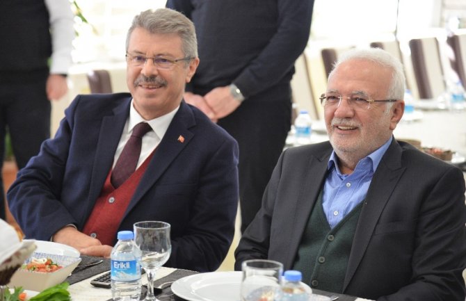 Önceki dönem Ekonomi Bakanı Mustafa Elitaş Kayseri Şeker’de temaslarda bulundu