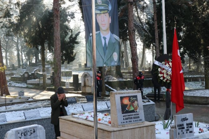 Şehit Emniyet Müdürü Ali Gaffar Okkan, şehadetinin 19. yıl dönümünde mezarı başında anıldı