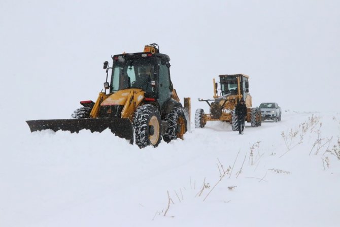 Özalp Belediyesinden karla mücadele çalışması