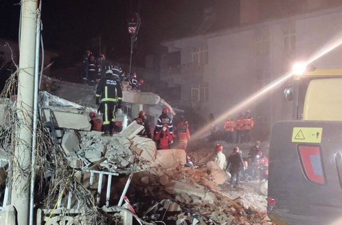 Antalya Büyükşehir ekipleri deprem bölgesinde