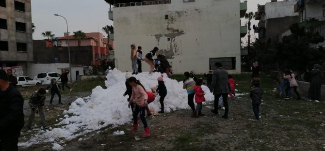 Büyükşehir Belediyesi, çocuklara kar keyfi yaşattı