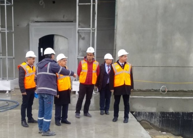 Rektör Murat, 18 Mart İÇDAŞ Ulu Camii inşaatında incelemelerde bulundu