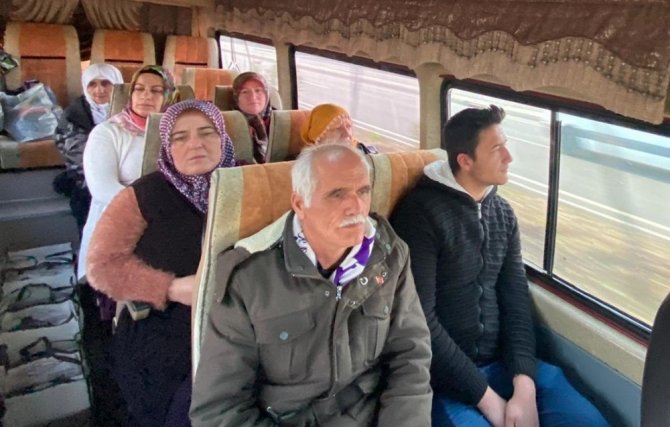 Evlat nöbetindeki aileler depremin vurduğu Elazığ’a doğru yola çıktı
