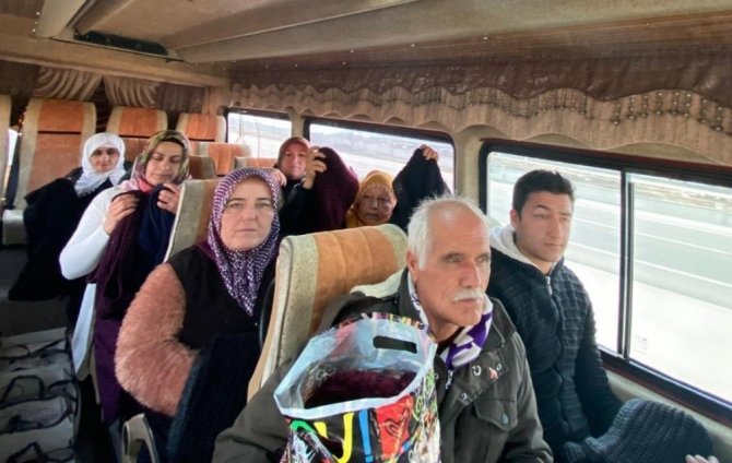 Evlat nöbetindeki aileler depremin vurduğu Elazığ’a doğru yola çıktı