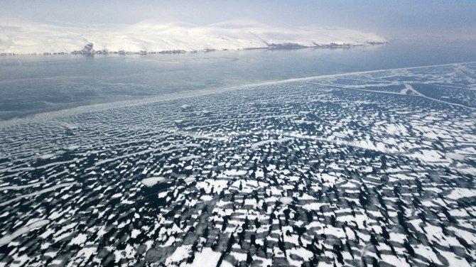 Buz tutan Nazik Gölü havadan görüntülendi