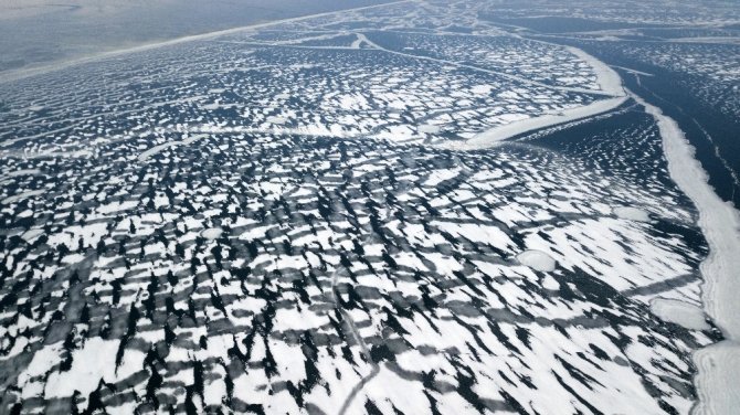 Buz tutan Nazik Gölü havadan görüntülendi