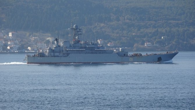 Rus savaş gemisi ’Azov’, Çanakkale Boğazı’ndan geçti