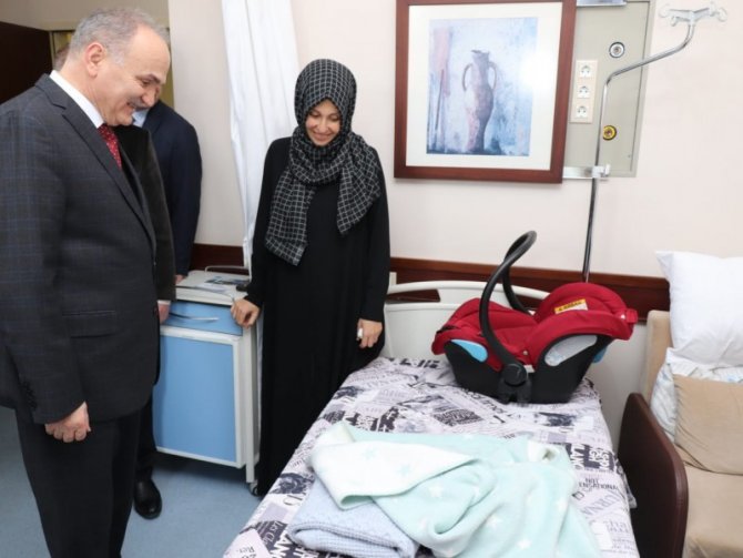 Başkan Özlü hastaları ziyaret etti