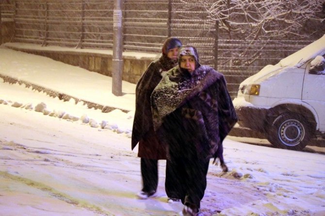 Nevşehir’de kar yağışı etkili oluyor