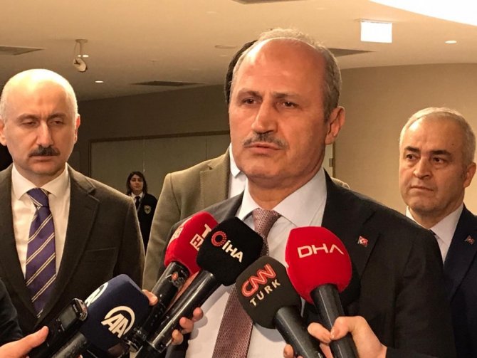 Ulaştırma Bakanı Turhan, uçak kazasında yaralananları hastanede ziyaret etti