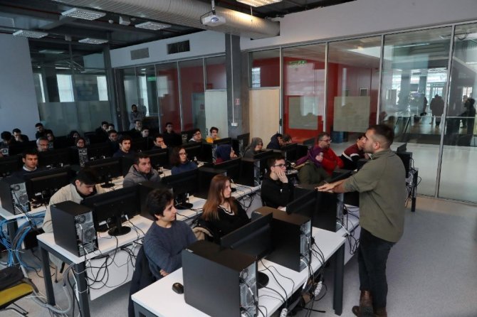 Geleceğin programlama dili eğitimi Başakşehir’de