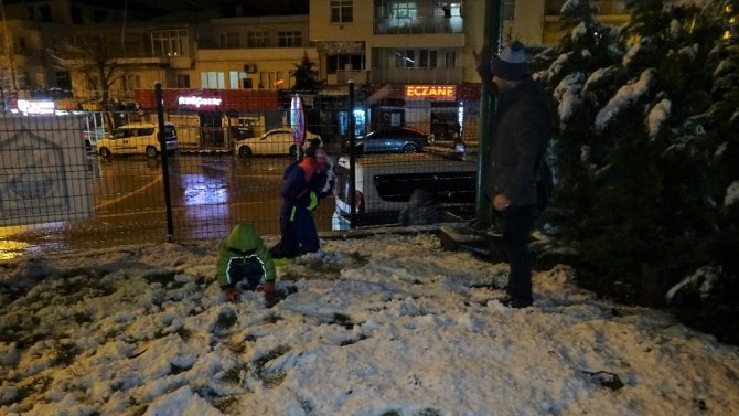 Beklenen kar Bursa’ya yağdı