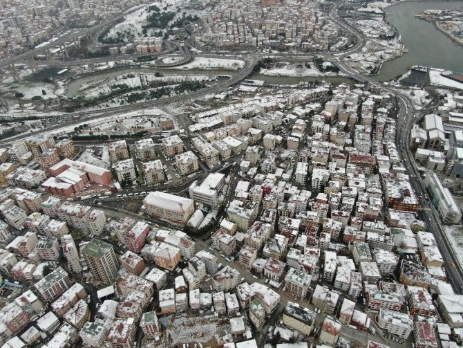 Beyaz örtü ile kaplanan İstanbul havadan görüntülendi