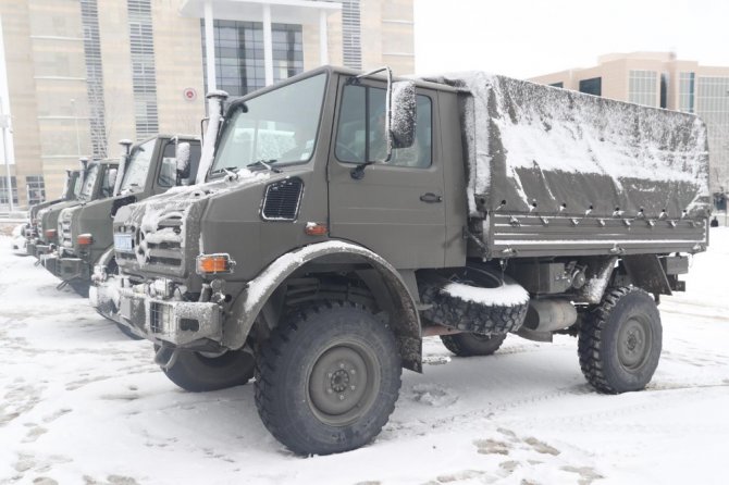 Unimog askeri araçlar Elazığ’da depremzedeler için görevde