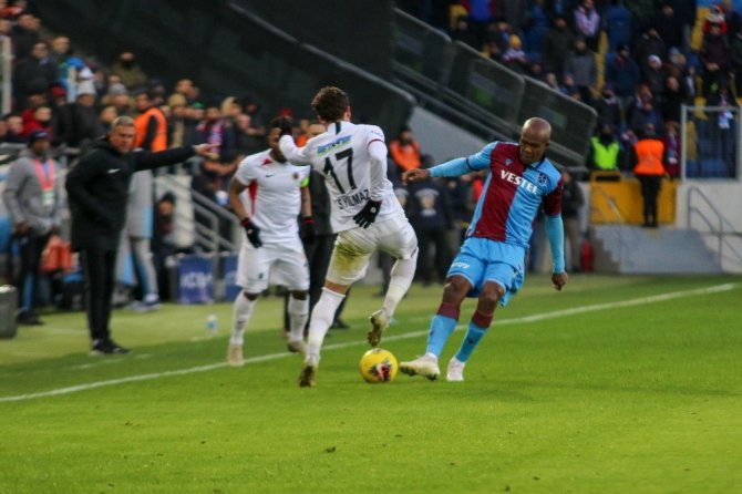 Süper Lig: Gençlerbirliği: 0 - Trabzonspor: 0 (İlk yarı)