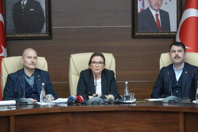 Ticaret Bakanı Pekcan: "Zarar görmüş esnafımızın 1 yıl süreyle kredi ve faizini TESKOMB ödeyecek"