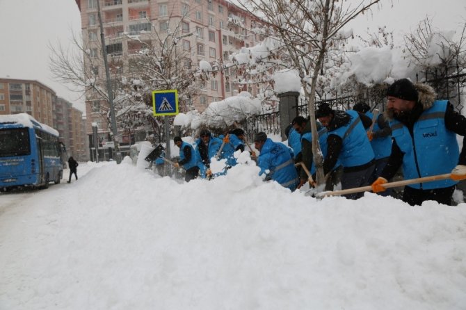 VASKİ ekipleri tam kadro karla mücadele seferberliğinde