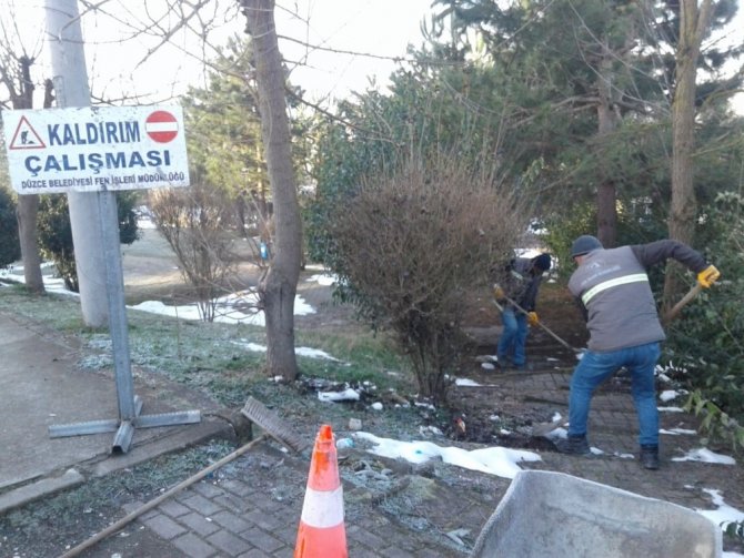 Düzce Belediyesi, Bahçeşehir’de merdivenleri onardı