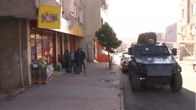 Sultangazi’de silahlı market soygunu
