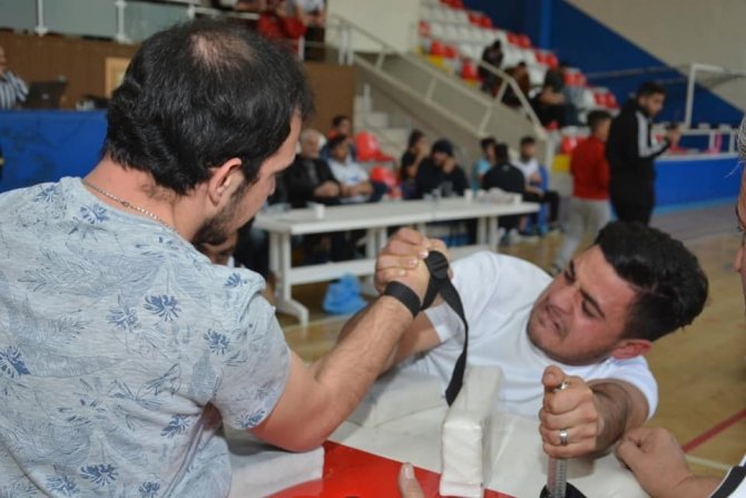 Osmaniye’de Bilek Güreşi Bölge Şampiyonası
