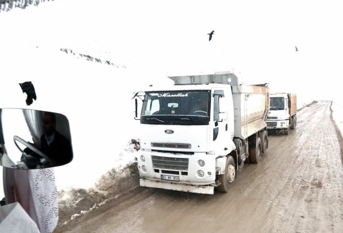 Van Büyükşehir Belediyesi 11 bin kamyon kar taşıdı