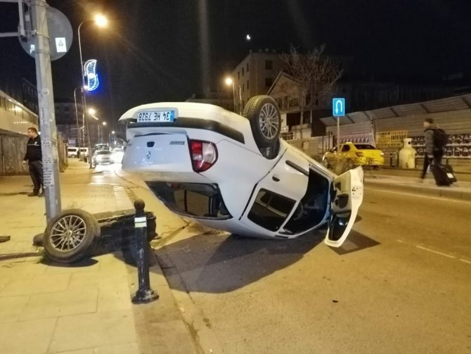 Bağdat Caddesi’nde bir otomobil takla attı