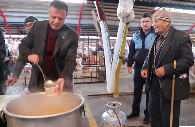 Alaşehir Belediyesinden pazarcı esnafına sıcak destek