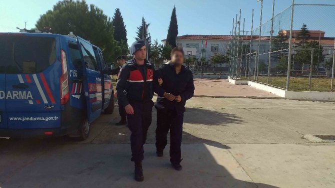 Polis süsüyle Makedon turistleri gasp eden 4 İranlı tutuklandı