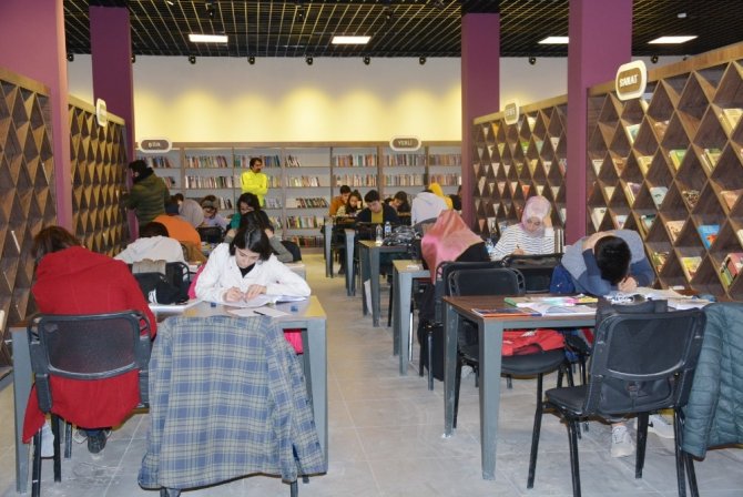 Kızıltepe Belediyesi Gençlik Merkezi 14 bin gence hizmet veriyor