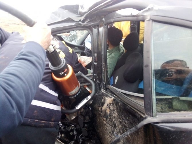 Midyat’ta trafik kazası: 2’si ağır 4 yaralı