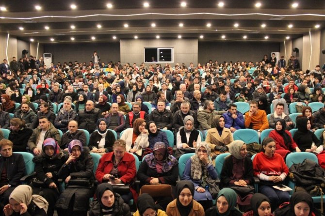 Prof. Dr. Ebubekir Sofuoğlu gençlere konferans verdi
