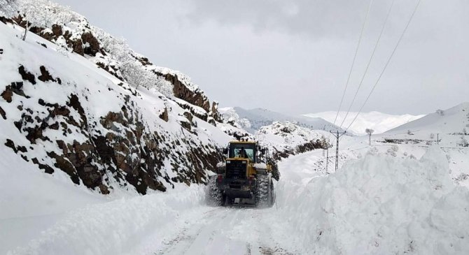 Siirt’te 15 köy yolu ulaşıma kapandı