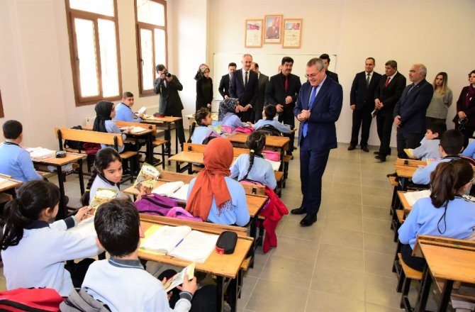 Müftü Ahmet Alim Efendi İmam Hatip Ortaokulu yeni binasına kavuştu