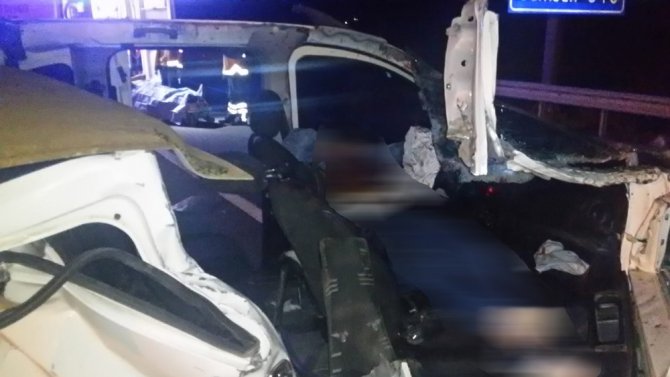 Kırıkkale’de feci kaza, hafif ticari araç tıra çarptı: 1 ölü, 1 yaralı