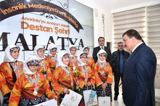 Malatya birincisi ekibe Başkan Gürkan’dan hediye
