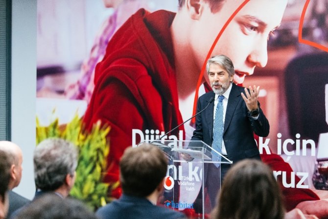 Türkiye Vodafone Vakfı gençlere yapay zeka eğitimi verecek