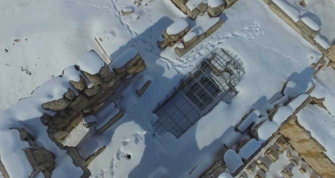 Adana’nın kuzey ilçesinde eşsiz kar manzarası havadan görüntülendi