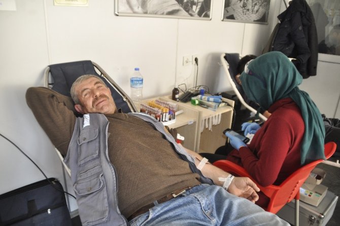 Afyonkarahisarlı vatandaşlar kan bağışına ilgisiz kalmadı