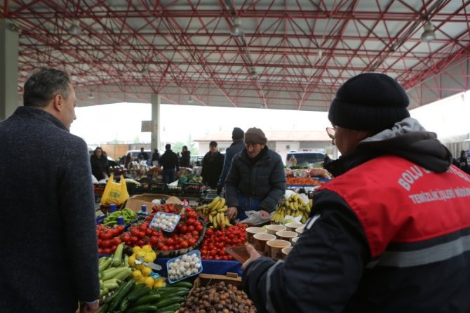 Bolu Belediyesi, pazar esnafı ile vatandaşlara çorba ikram etti