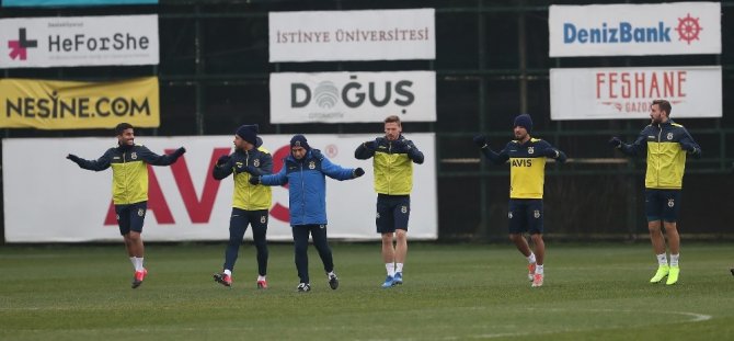Fenerbahçe’de derbi hazırlıkları sürüyor