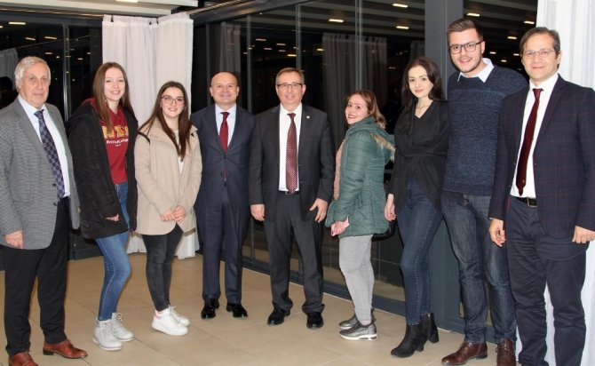 Trakya Üniversitesi Rektörü Prof. Dr. Tabakoğlu, Kosova’da Trakya Üniversitesi mezunlarıyla bir araya geldi