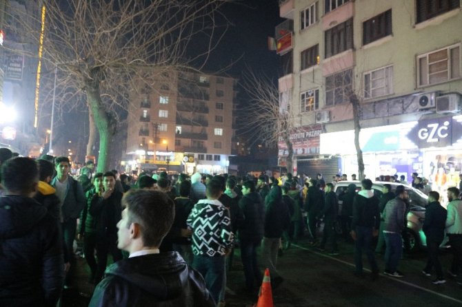 Diyarbakır’da derbi kutlamalarında gergin anlar