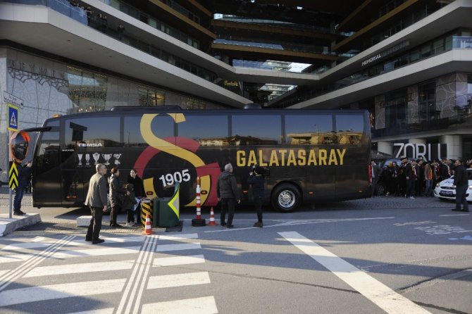 Galatasaray, Kadıköy’e hareket etti