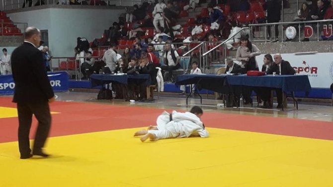 Judo grup müsabakaları Düzce’de yapıldı