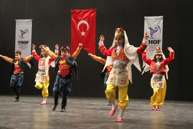 Erzurum’da halk oyunları rüzgarı
