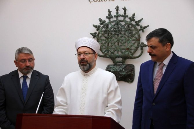 Diyanet İşleri Bakanı Erbaş’tan ırkçılık tepkisi
