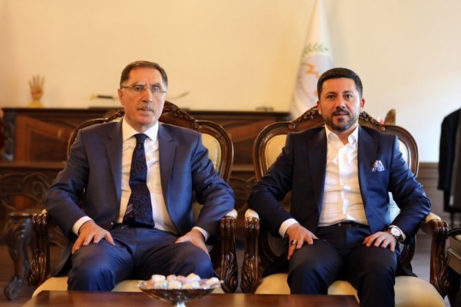 Kamu Başdenetçisi Şeref Malkoç, Belediye Başkanı Arı’yı ziyaret etti