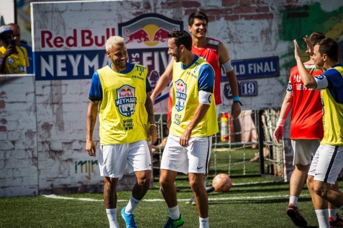 Türk futbolseverler Neymar Jr ile Brezilya’da tanışma şansı