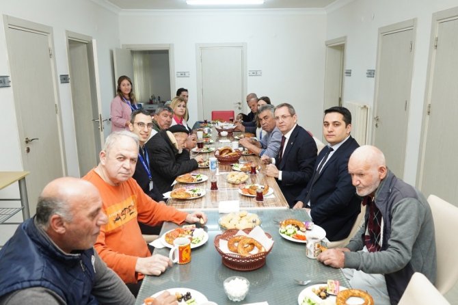 Başkan Ergin Yaşlı Bakım Evi sakinleriyle kahvaltı yaptı