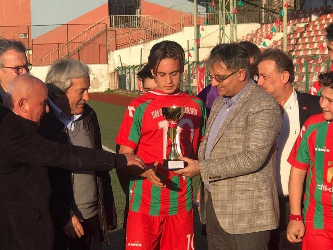 1308 Osmaneli Belediye Spor U16 futbol takımı şampiyon oldu